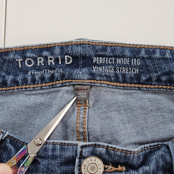 Torrid Jeans Women 12 Tall Blue Perfect Wide Leg Vintage Stretch Denim Grunge - Picture 3 of 16